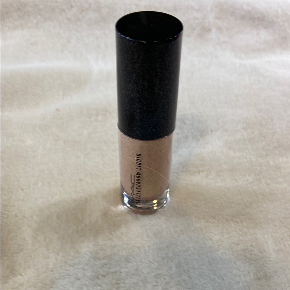 MAC Dazzleshadow Liquid Eyeshadow - Shimmering Beige